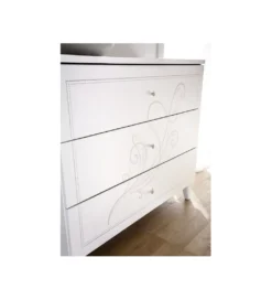 Komoda NIVEA 104 cm biała z ozdobnym nadrukiem*MCA Linia Włoska Outlet