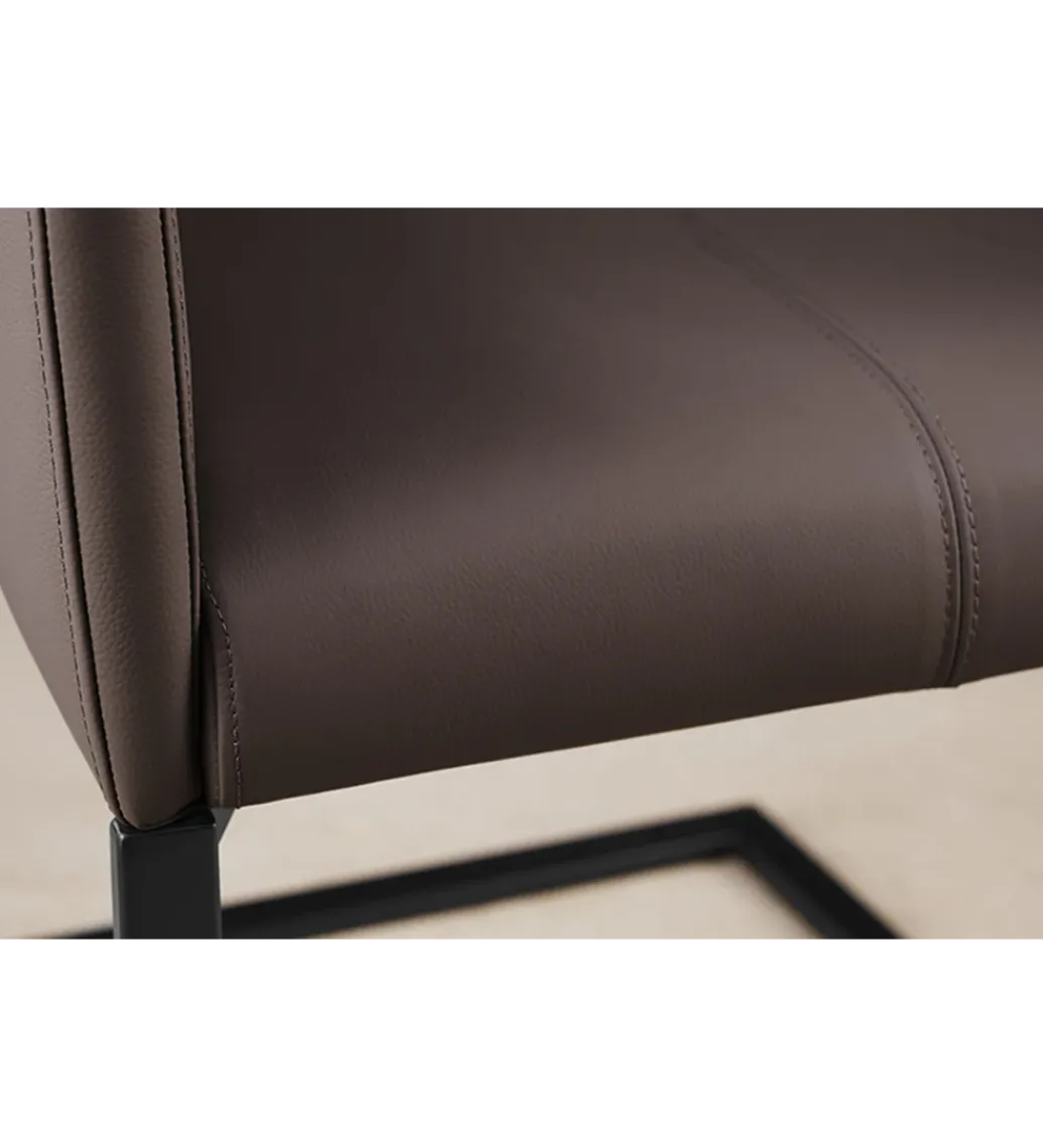 Krzesło SAMSON z podłokietnikami skóra naturalna w kolorze taupe*Invicta Interior Outlet