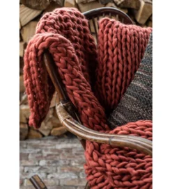 Poduszka Knitted  40 cm w odcieniach czerwonego*J-Line Best