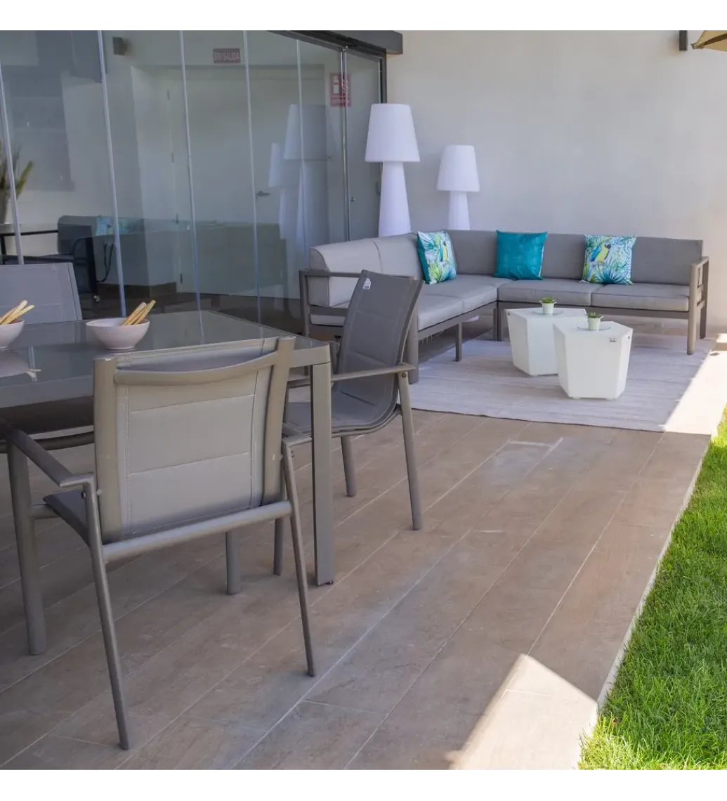 Stół ogrodowy STELLA 90 cm bordowy aluminium szklany blat*Zona-Design New
